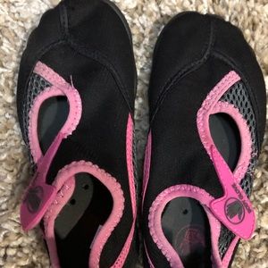 Body Glove water shoes